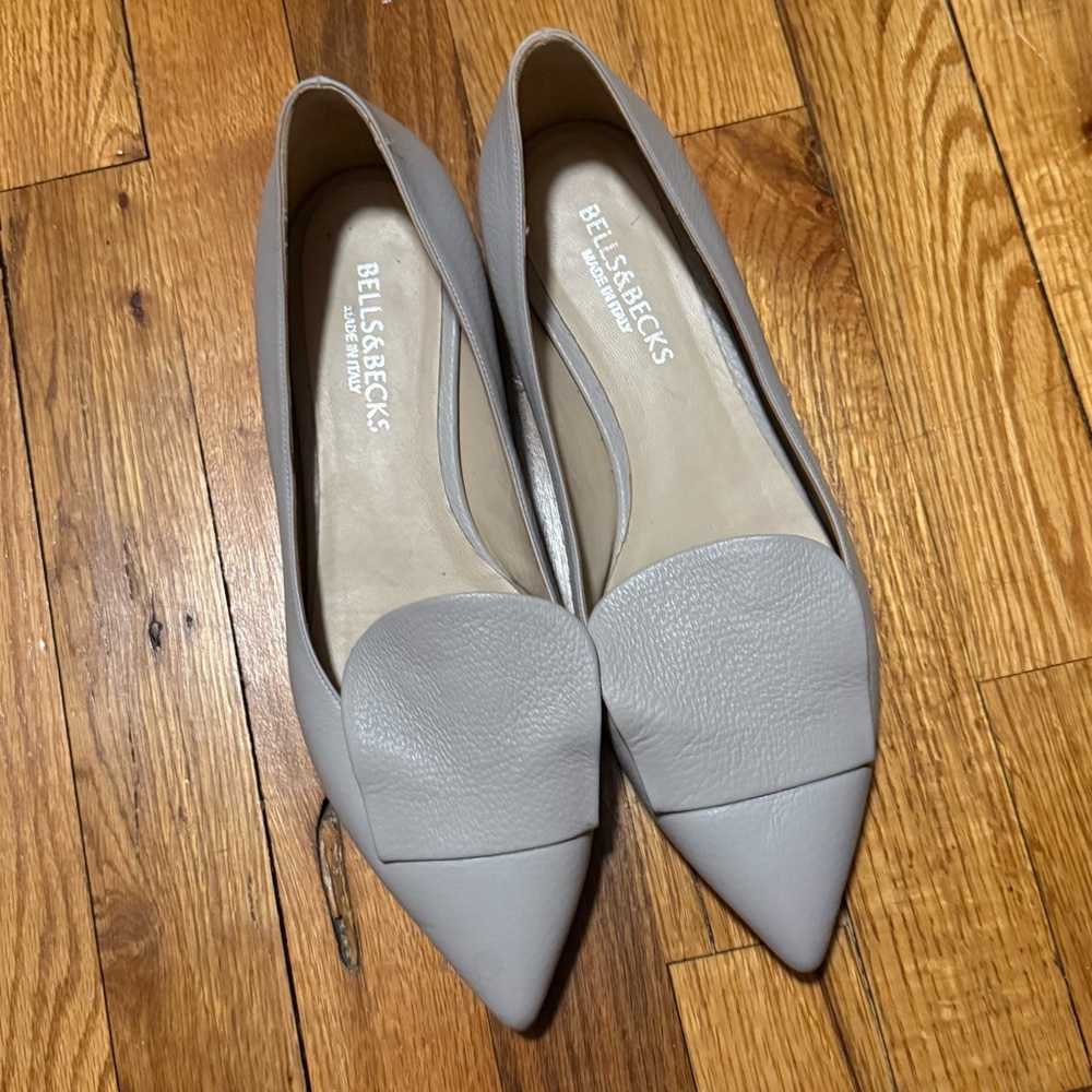 Bell & Becks Italian leather Taupe Gray Women's ballet flats gold heel  Shoes 9
